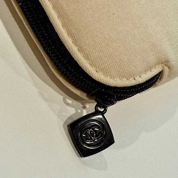 CHANEL Beige Quilted Beauty Bag & Black Zip ~11”x8” - Picture 3 of 3